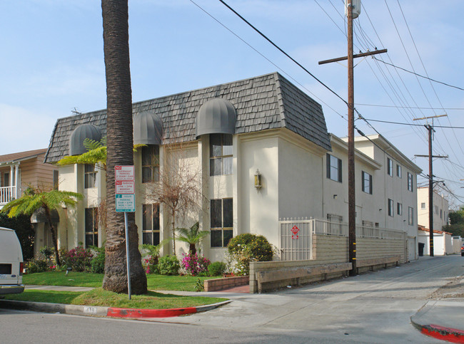 419 S Palm Dr in Beverly Hills, CA - Foto de edificio - Building Photo