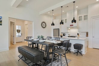 5040 Mooney Fls Dr in Bryan, TX - Building Photo - Building Photo