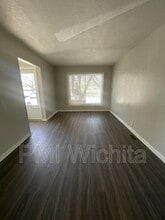 2322 S Broadview St in Wichita, KS - Building Photo - Building Photo