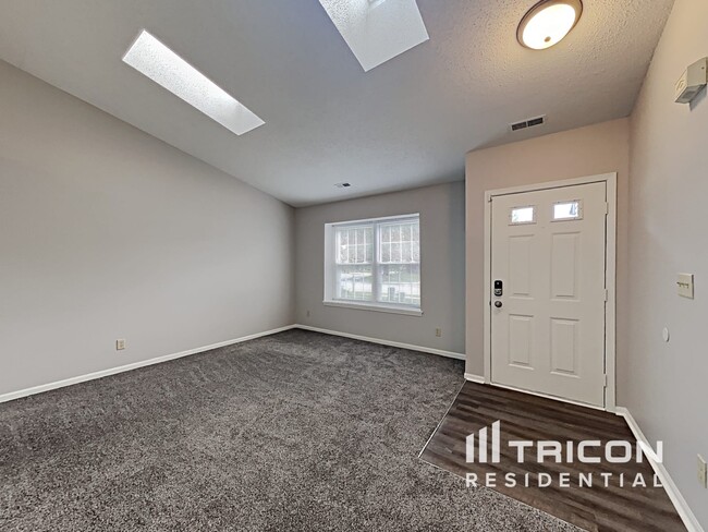 2343 Rolling Oak Dr in Indianapolis, IN - Building Photo - Building Photo