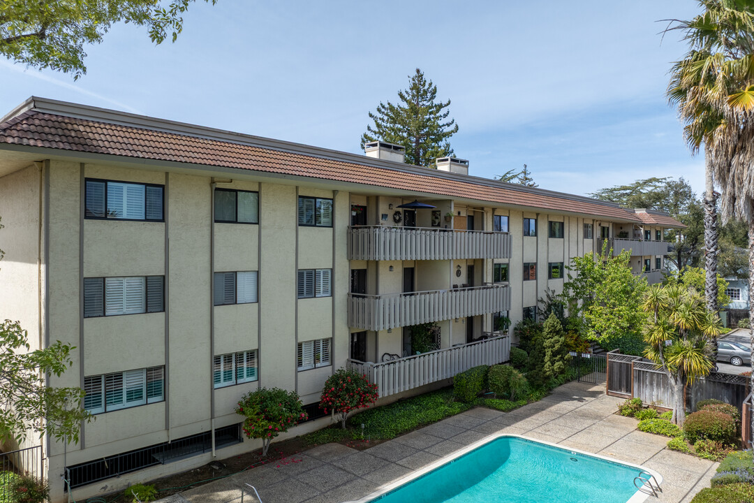73 3rd St in Los Altos, CA - Building Photo