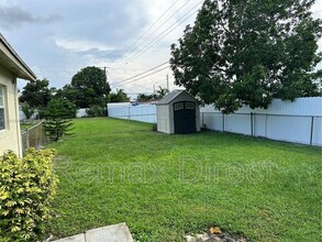1695 Julie Tonia Dr in West Palm Beach, FL - Building Photo - Building Photo
