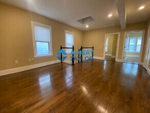 1568 Tremont St, Unit 2 in Boston, MA - Foto de edificio - Building Photo