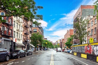 166 Avenue A in New York, NY - Foto de edificio - Building Photo