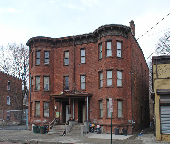 353 Liberty St in Newburgh, NY - Building Photo - Building Photo