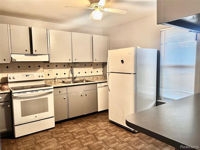 22116 Dante St in Oak Park, MI - Building Photo - Building Photo