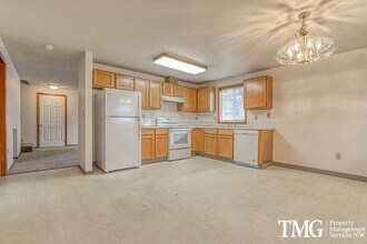 102 NE Juniper Ave in Vancouver, WA - Building Photo - Building Photo