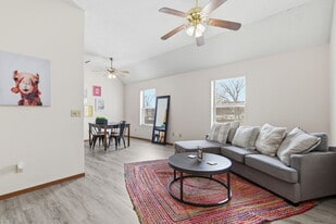 Beartown Townhomes in Springfield, MO - Building Photo