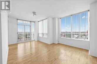 1359 Rathburn Rd E in Mississauga, ON - Building Photo - Building Photo