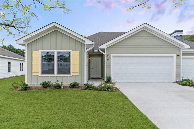 313 Bottlebrush Walk in Brunswick, GA - Building Photo - Building Photo