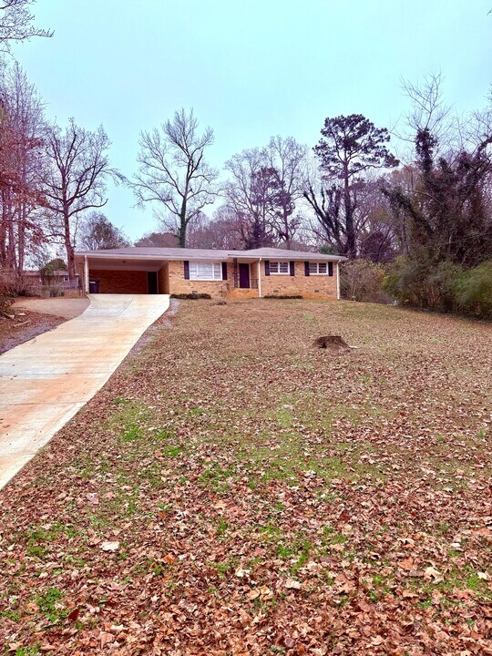 3553 Pine Needle Dr SW in Marietta, GA - Building Photo