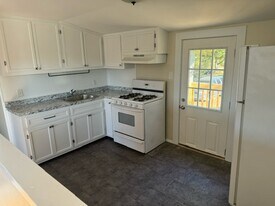 842 State Rd, Unit 842 State Rd Unit 2 in Westport, MA - Building Photo