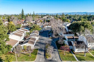 Villa De Los Gatos in Los Gatos, CA - Building Photo - Building Photo