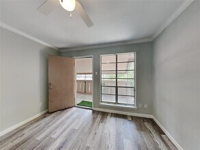 10590 High Hollows Dr in Dallas, TX - Building Photo - Building Photo