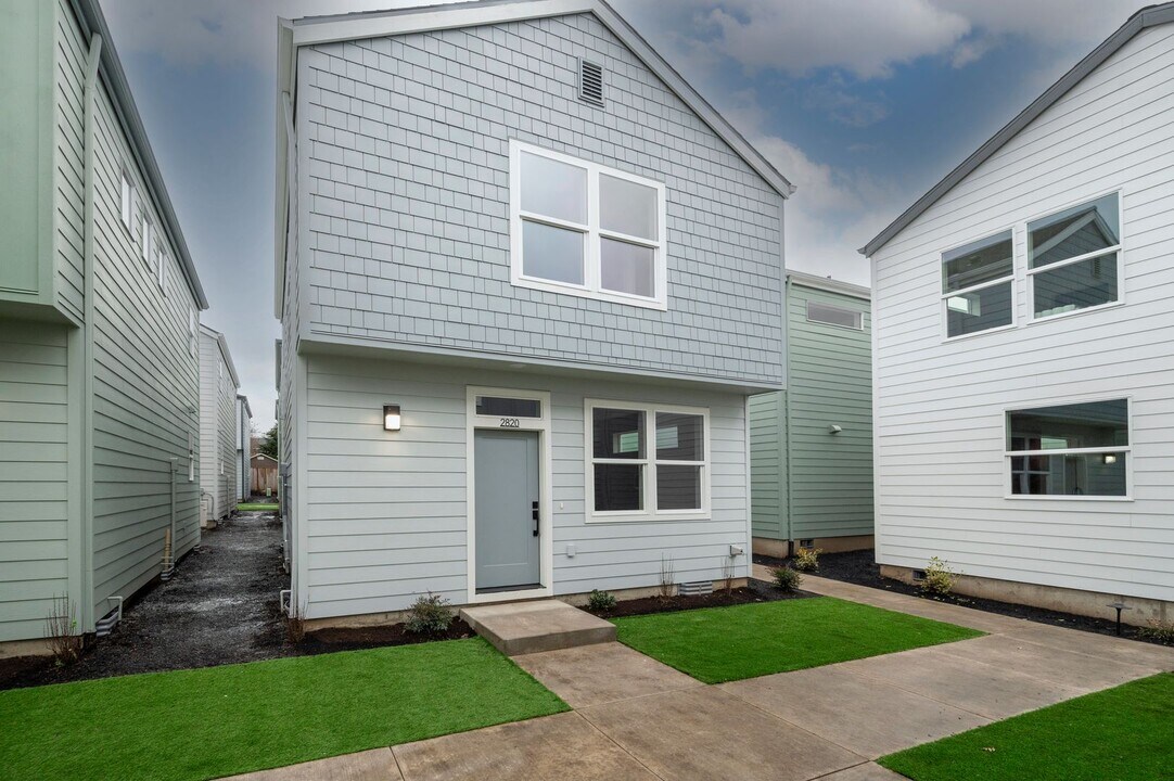 2820 Crater Ln in Newberg, OR - Building Photo