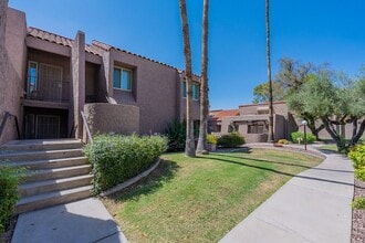 7329 N Vía Camello Del Norte in Scottsdale, AZ - Building Photo - Building Photo