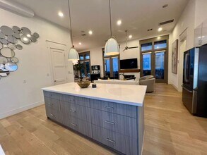 9811 Mocking Bird Hill Ln in Houston, TX - Building Photo - Building Photo