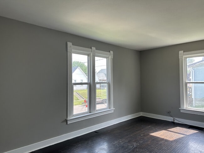 property at 909 E Garden St