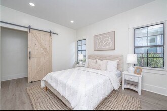 1842 W 50th St in Los Angeles, CA - Foto de edificio - Building Photo