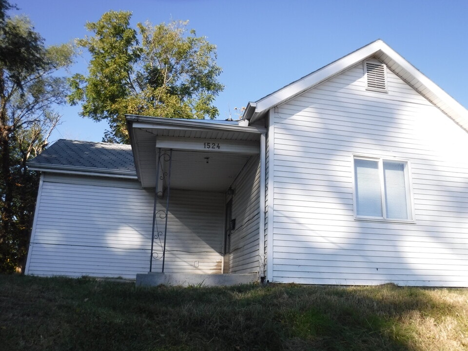 1524 N 10th St in St. Joseph, MO - Foto de edificio