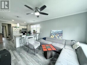 1102 Langlois Ave in Windsor, ON - Foto de edificio - Building Photo