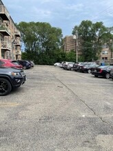 2501 W Touhy Ave, Unit 102 in Chicago, IL - Building Photo - Building Photo