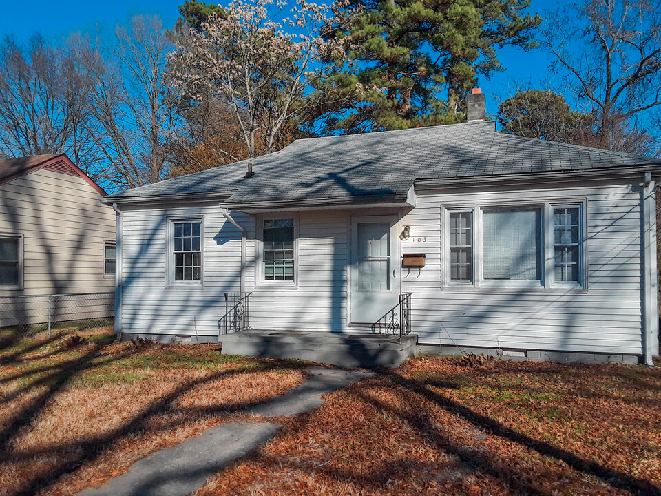 103 Courthouse Rd in Petersburg, VA - Building Photo