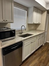 414 Jennifer Ln in Eustis, FL - Foto de edificio - Building Photo