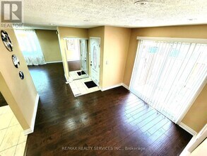 9 Bruce Beer Dr in Brampton, ON - Building Photo - Building Photo