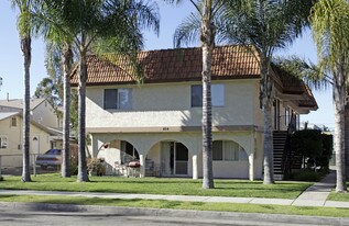 416-424 W 4th Ave in Escondido, CA - Building Photo