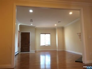 413 Westview Pl in Fort Lee, NJ - Building Photo - Building Photo