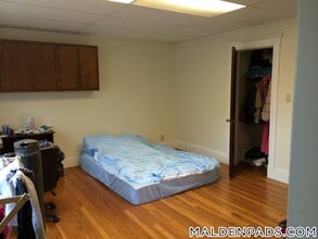 349 Pleasant St in Malden, MA - Foto de edificio - Building Photo