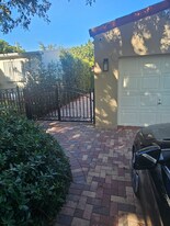 2385 SW 25th St, Unit Apt - Silver Bluff-Gables in Miami, FL - Building Photo