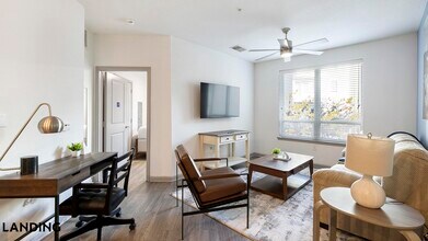 1001 S Center St in Arlington, TX - Building Photo - Building Photo