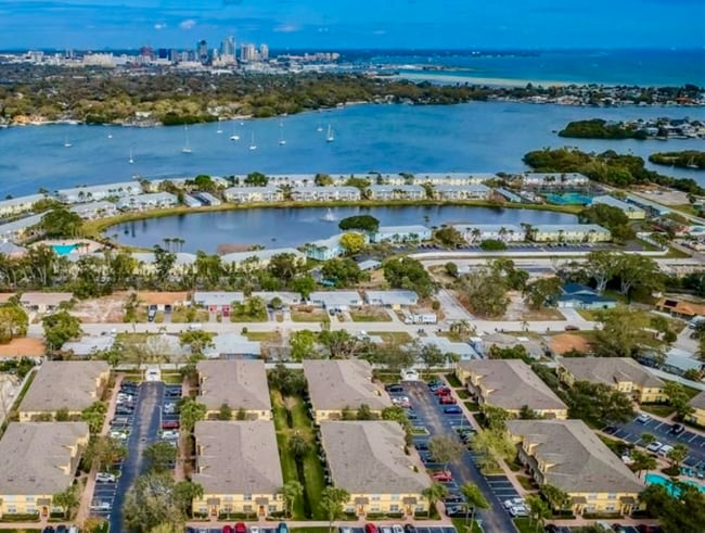 3857 Island Way in St. Petersburg, FL - Building Photo - Building Photo