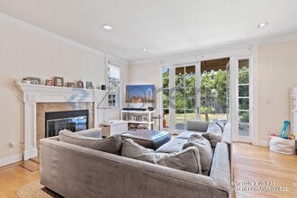 1320 Drake Ave in Burlingame, CA - Foto de edificio - Building Photo