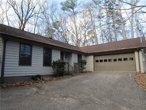 3730 Newport Dr in Gainesville, GA - Building Photo - Building Photo