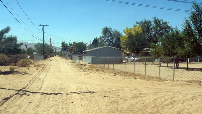 13383 Mohawk Rd in Apple Valley, CA - Building Photo - Building Photo