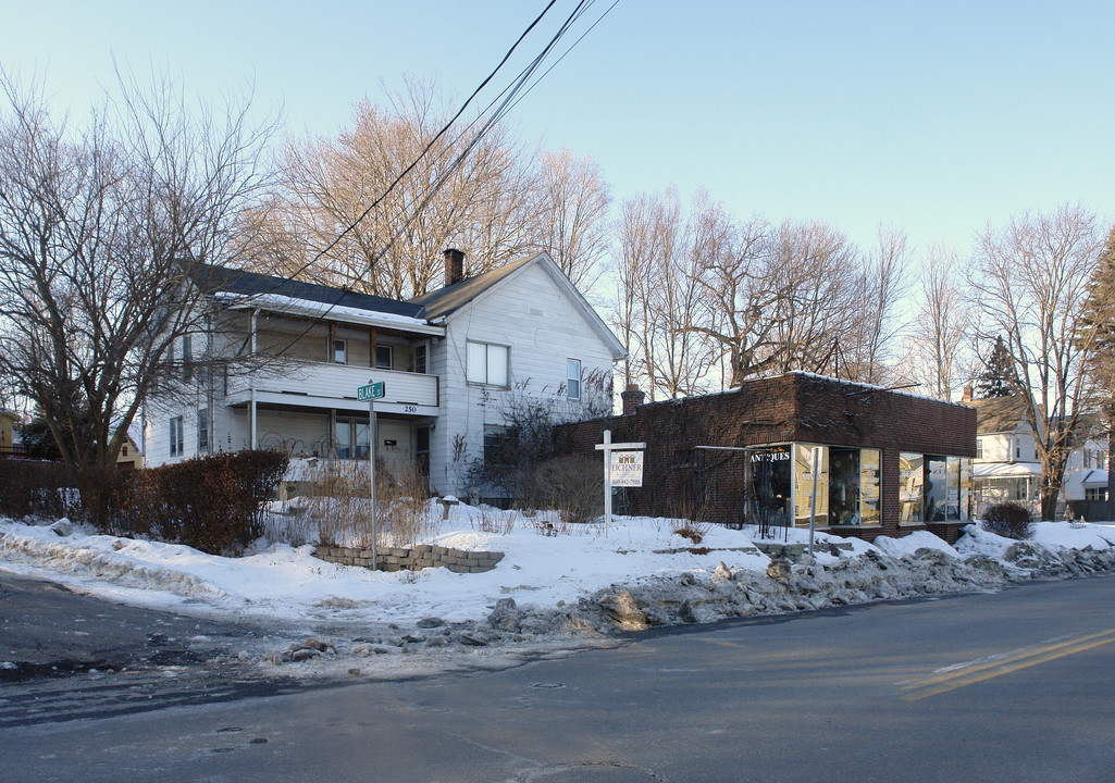 250 New Litchfield St in Torrington, CT - Building Photo