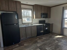 248 Magnolia Pl in Belleville, MI - Building Photo