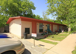 300 West North Loop blvd in Austin, TX - Building Photo