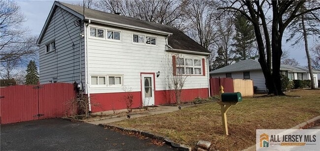 40 Beverly Ave in Franklin Township, NJ - Foto de edificio - Building Photo