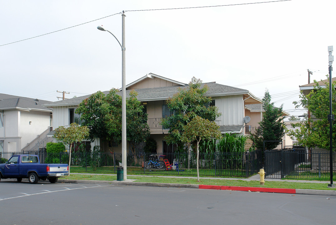 1313 W Lynne Ave in Anaheim, CA - Building Photo