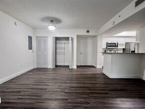 18335 NW 68th Ave, Unit 245-602 in Hialeah, FL - Building Photo - Building Photo