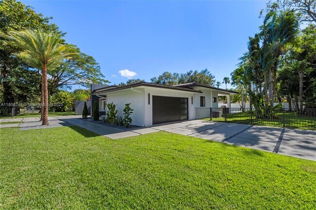 7530 SW 134th St in Miami, FL - Building Photo - Building Photo