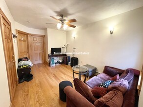 5A Phillips St, Unit 2 in Boston, MA - Foto de edificio - Building Photo