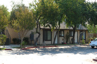 2250 Cormorant Way in Sacramento, CA - Foto de edificio - Building Photo