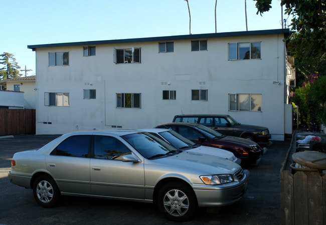 1114 Garden St in Santa Barbara, CA - Foto de edificio - Building Photo