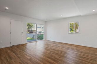 1166 Cochran Ave in Los Angeles, CA - Building Photo - Building Photo