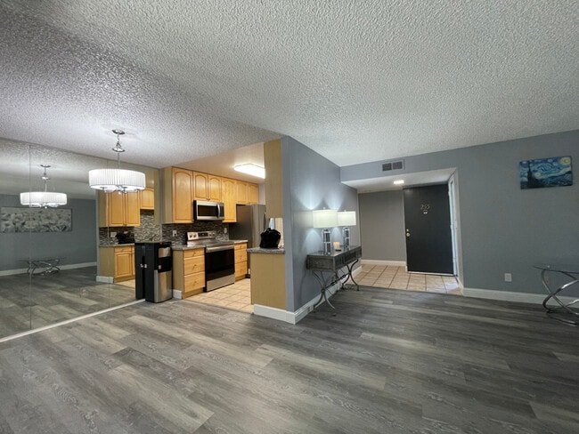 3591 Quail Lakes Dr